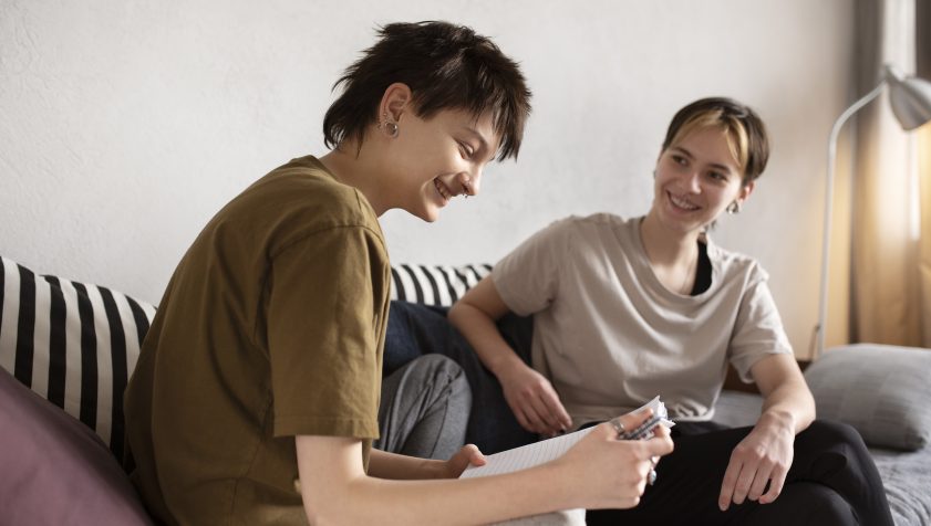 Ergen Danışmanlığı Konya Psikolojik Danışman trans couple spending time together Konya Psikolojik Danışman
