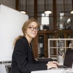 Yorumlar Konya Psikolojik Danışman side view female teacher working laptop Konya Psikolojik Danışman